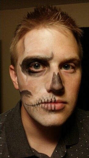 Simple Men’s Halloween Costume, Easy Men Halloween Makeup, Easy Guys Halloween Costumes, Halloween Make Up Men Easy, Guy Halloween Makeup, Easy Halloween Makeup Men, Diy Mens Halloween Costumes Ideas, Halloween Make Up Men, Easy Halloween Makeup For Men