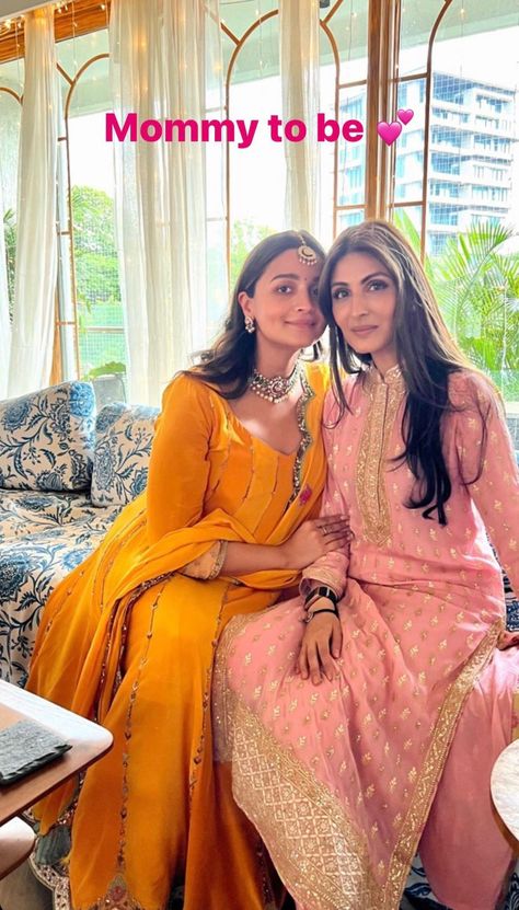 Alia Bhatt's Baby Shower: Riddhima Kapoor Poses With Parents-To-Be, Ranbir Kapoor Steals The Show Poses With Family, Alia And Ranbir, Alia Bhatt Looks, Riddhima Kapoor, Celebrity Baby Showers, Yellow Anarkali, Bollywood Glamour, Indian Look, Baby Shower Outfit