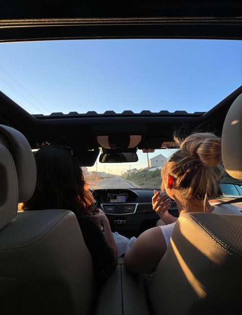 Friends Driving Aesthetic, Driving With Bestie, Summer Road Trip Aesthetic Friends, Friends Road Trip Aesthetic, Road Trip With Bestie, Friends In Car Aesthetic, Roadtrip Aesthetic Friends, Car Ride With Friends, Drivers Licence Aesthetic