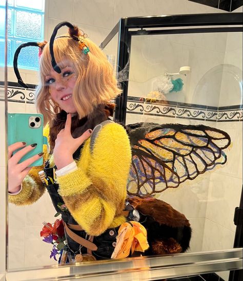 Honey Bee Costume Women, Cute Bee Outfit, Bee Costume Aesthetic, Bee Fairy Costume, Diy Bee Wings Costume, Bee Themed Clothes, Bee Aesthetic Outfit, Rosy Maple Moth Costume, Bee Themed Outfit