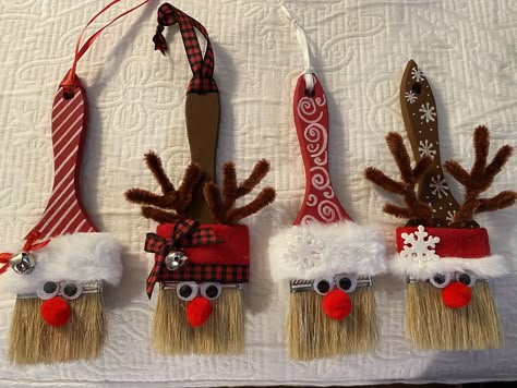 Paintbrush Ornaments, Diy Christmas Ornaments Easy, Santa Crafts, Christmas Wreaths Diy Easy, Diy Christmas Tree Ornaments, Homemade Christmas Decorations, Handmade Christmas Crafts, Diy Christmas Wreaths, Easy Christmas Decorations