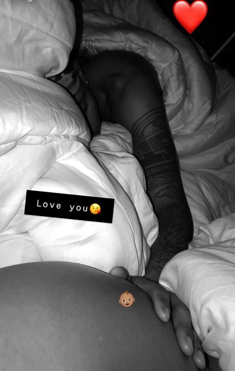 The Bump, Black Couple Pregnant Hospital, Pregnant Women With Boyfriend, Pregnant Stomach, Prego Belly, Small Pregnant Belly Aesthetic, 5months Pregnant Belly, Pregnant Couple Goals, Pregnant Goals