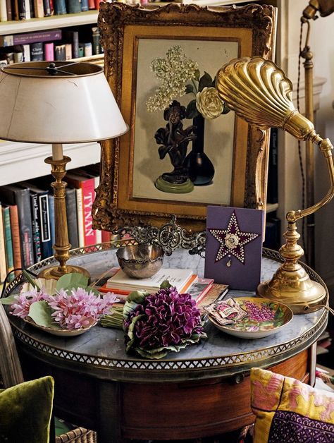 Curated Maximalism, Dreamy Furniture, Maximalist Apartment, Ideas Bedroom Decoration, Sideboard Ideas, Hamish Bowles, Interior Vignette, Mimi Thorisson, Furniture Styling