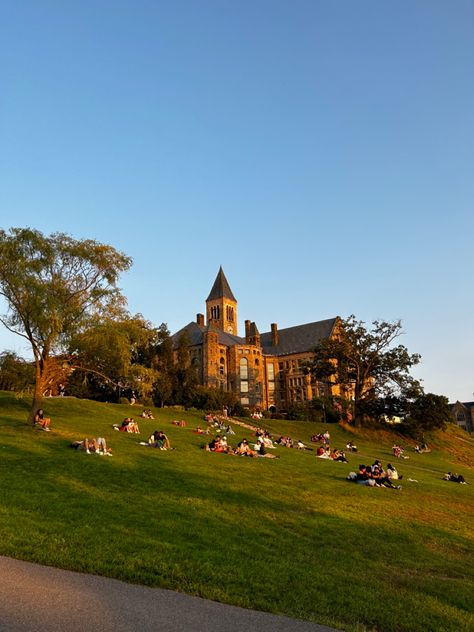 Ivy League Aesthetic, Cornell College, Campus Aesthetic, Boarding School Aesthetic, Ivy League Colleges, Harvard Yale, Ivy League Universities, College Vision Board, Picnic Dinner