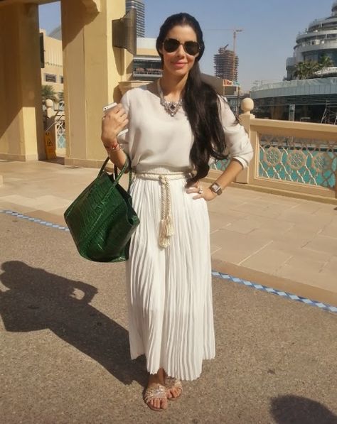 30 Most Popular Dubai Street Style Fashion Ideas Dubai Fashion Women Street Styles, Dubai Dress Code, Dubai Fashion Women, Dubai Street, What To Wear In Dubai, Dubai Outfits Ideas, Tourist Fashion, Zara Clothing, Dubai Street Style