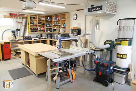 Arbejdsplads Garage, Garage Woodshop, Shop Dust Collection, Garage Workshop Layout, Workshop Layout, Woodworking Shop Plans, Dust Collection System, Woodworking Shop Layout, Motorcycle Garage