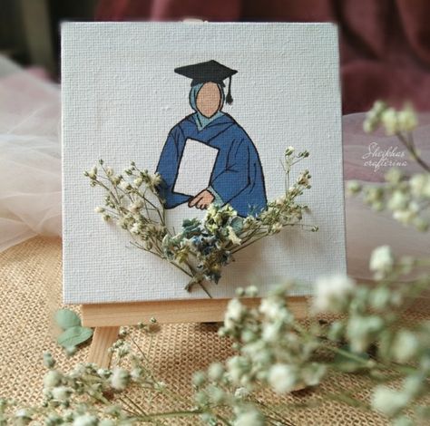 Graduation Painting Canvases Gift Ideas, Graduation Painting Ideas Canvases, Graduation Painting Ideas, Graduation Painting, Creative Graduation Gifts, Dried Flowers Crafts, Fashion Week Dresses, Simple Hijab Tutorial, Personalized Family Ornaments