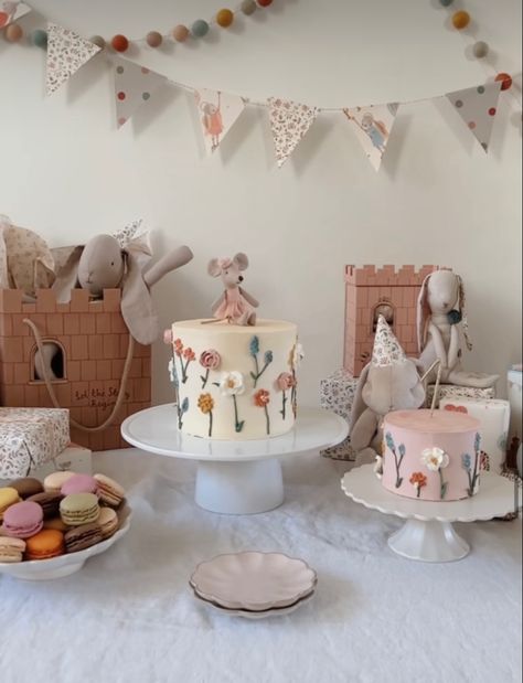 1st Birthday Party Aesthetic, Maileg Birthday Party Theme, Maileg Party Theme, Mouse Birthday Party, Maileg Mouse Birthday Party, Vintage Baby Birthday Party, Maileg Birthday Party, Maileg Party, Traditional Birthday Party