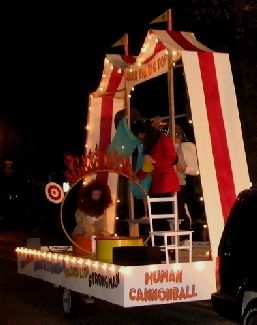 Circus Float Ideas | circus float - Bing Images Circus Wagon, Circus Parade, Carnival Floats, Homecoming Floats, Homecoming Themes, Spirit Signs, Homecoming Parade, Boat Parade, 4th Of July Parade