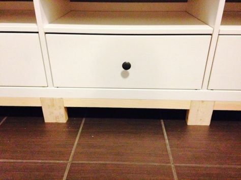 Reinforce Hemnes TV stand, add moulding to base to make into bench Hemnes Entryway, Hallway Bookcase, Hemnes Tv Stand, Ikea Hemnes Tv Stand, Ikea Hack Bench, Hemnes Bookcase, Hackers Ikea, Entry Storage, Diy Furniture Videos