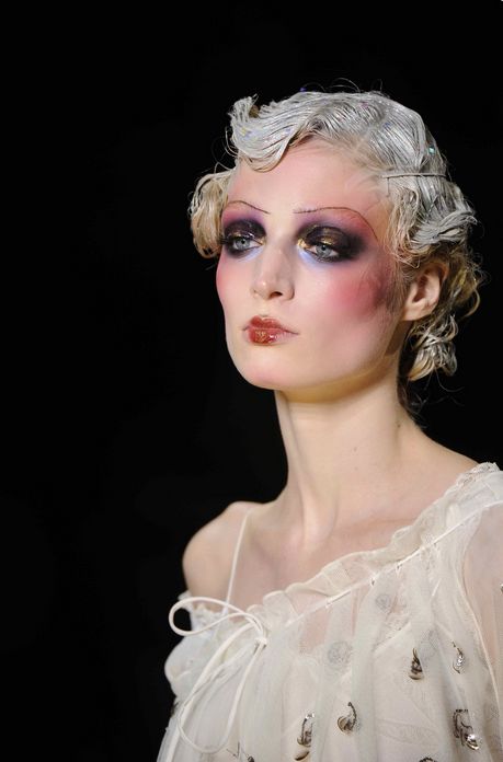 1920s Inspired Makeup, Great Gatsby Makeup, Cabaret Makeup, 1920’s Makeup, Makeup Runway, 20s Makeup, Maquillage Goth, Editorial Make-up, 1920s Makeup