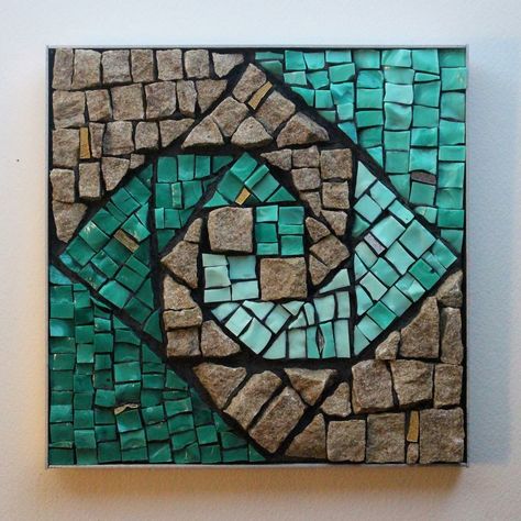 Lee-Ann Taylor. “Sand and Surf.” 6” x 6” Smalti, sandstone. “Inspired by my love of the ever changing ocean and the classic Snail Trail quilt pattern this mosaic contains Italian smalti, gold smalti and sandstone. “ @lat.itude #100MomentsinMosaic #mosaico #mosaique #mosaicart #mosaic #americanmosaics Geometric Mosaic Patterns, Smalti Mosaic Ideas, Mosaic Art Ideas Easy, Simple Mosaic Patterns, Snail Trail Quilt, Smalti Mosaic, Abstract Mosaic Art, Snail Trail, Italian Mosaic