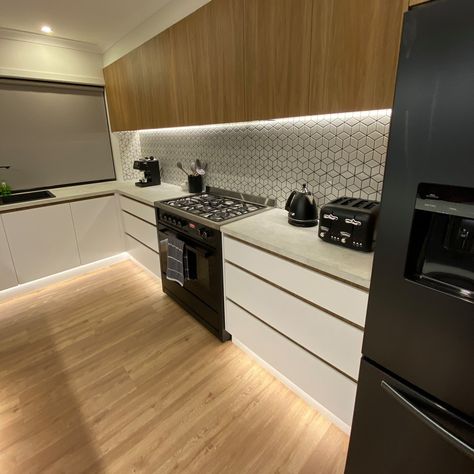 A nice view of a cosy, decently lit kitchen 💡🌟 A tiny testament of how LED Strip Lighting by Havit can be used for any and all lighting needs! Fantastic photo and installation by @elecmation_ 💯 Checkout the full LED Strip Range by Havit at our website, link in bio! Light In Kitchen Cabinets, Led Strip Lighting Kitchen, Kitchen Strip Lighting Ideas, Kitchen Led Strip Lighting, Led Strip Kitchen, Strip Lighting Kitchen, Task Lighting Kitchen, Led Lights Kitchen, Led Shelf Lighting