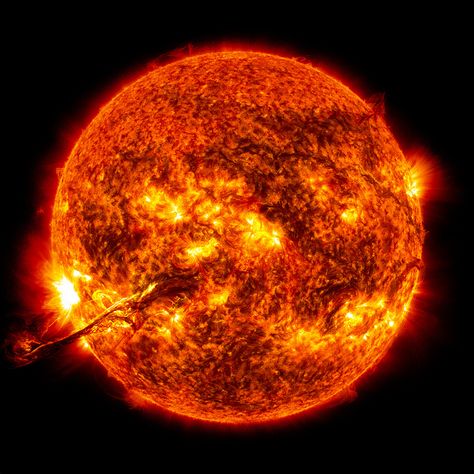 the sun Nasa Sun, Tata Surya, Pictures Of The Sun, Nasa Goddard, Advantages Of Solar Energy, Dramatic Fashion, Black Pyramid, Nasa Images, Space Facts