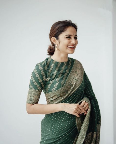 Green Blouse Pattern, Saree For Brides Mother, Modest Blouse Designs, Reshma Sebastian, Saree For Mother, Modest Saree, Saree For Reception, Saree Engagement, Benaras Sarees