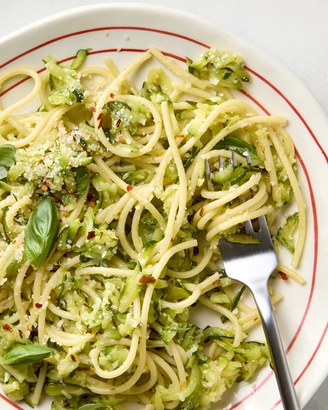 Zucchini Butter Pasta, Pesto Veggie Pasta, Creamy Zucchini Pasta, Zucchini Butter, Veggie Casseroles, Zucchini Dishes, Creamy Zucchini, Vegetarian Mains, Mediterranean Meals