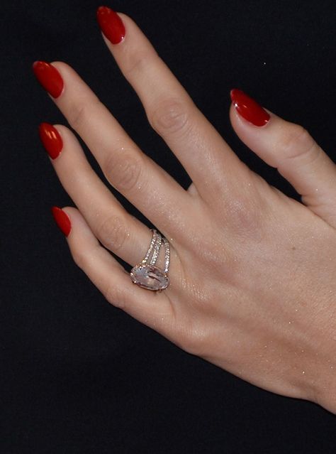 Blake Lively Wedding, Blake Lively Engagement Ring, Lorraine Schwartz, Engagement Ring Pictures, Jamie Chung, Engagement Ring Photos, Engagement Celebration, Celebrity Engagement Rings, Oval Engagement