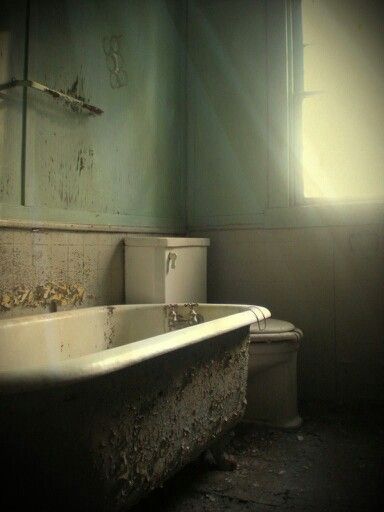 Old Bathroom, Cottage Bathroom, Empty Room, Hotel Bathroom, Bath House, Art Background, The Bathroom, Bathroom Design, Design Inspiration