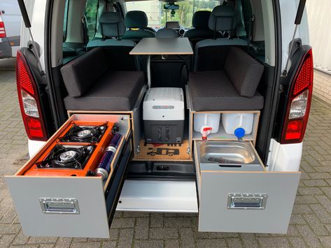 MICA Camper box with seating, kitchen and bed modules!- 3DotZero Automotive BV Berlingo Camper, Kangoo Camper, Minivan Camper Conversion, Mercedes Camper, Kombi Van, Camper Box, Combi Van, Suv Camper, Minivan Camping