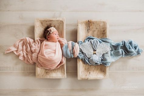 The Way a Photographer Honored This Newborn's Late Twin Brother Is Heartbreakingly Beautiful Lost Twin Newborn Photography, Photography Items, Hadiah Diy, Lay Me Down, Newborn Twins, Twin Pregnancy, Pregnancy Loss, Angel Baby, Infant Loss