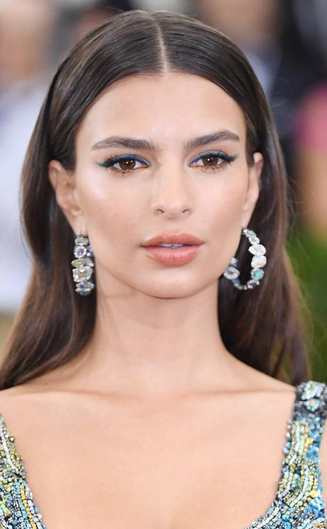 Emily Ratajkowski from 2017 Met Gala: Best Beauty  What better way to bring out the sequins in her dress, than with a pop of blue winged liner? Slicked Back Hairstyles, Red Carpet Hair, Hair Guide, Glam Hair, Slicked Back Hair, Wedding Hair Inspiration, Work Hairstyles, Penteado Cabelo Curto, Sleek Hairstyles