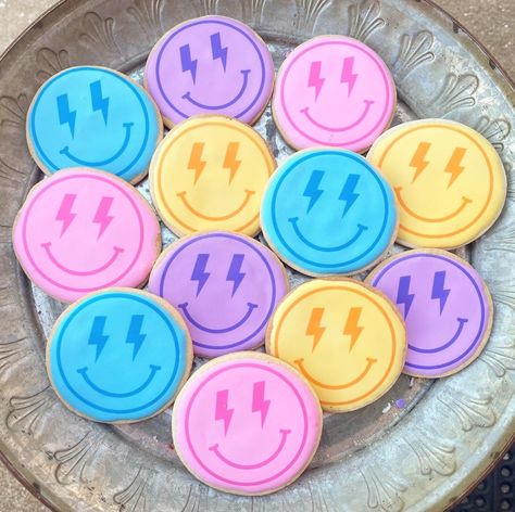 Groovy Smiley Face Cookies - Etsy Smiley Face Cupcakes Aesthetic, Preppy Cookies For Birthday, Groovy Smiley Face Birthday Cake, Pink Smiley Face Birthday Cake, Smiley Face Birthday Cookies, Preppy Smiley Face Cake, Smiley Face Desserts, Smiley Face Birthday Party Food, Smiley Face Cake Ideas