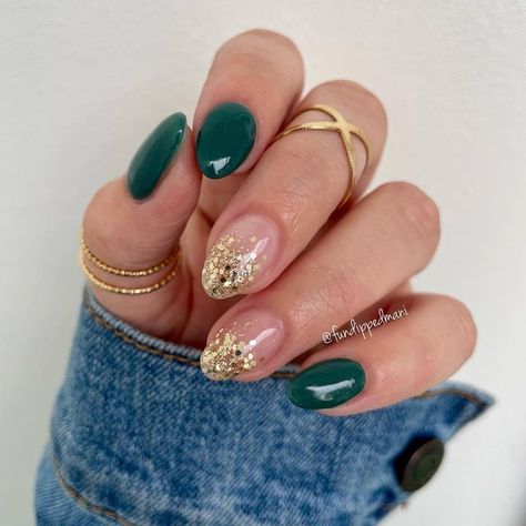 Juniper Green Wedding Nails, September Nails Glitter, Gel Nail Designs Green And Gold, Nail Designs Dark Green And Gold, December Nails Green And Gold, Green Almond Dip Nails, Green Dress Manicure, Gold Dip Nail Designs, Emerald Green And Gold Wedding Nails