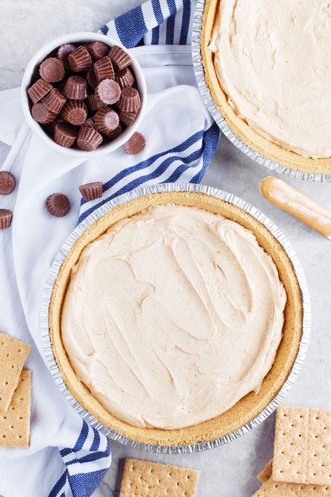 Pets peanut butter pie. Frozen Pies Recipes, Peanut Butter Pie Frozen, Freezer Peanut Butter Pie, Frozen Pies Recipes Desserts, Frozen Peanut Butter Pie, Work Desserts, Frozen Pies, Easy Peanut Butter Pie, Frozen Peanut Butter