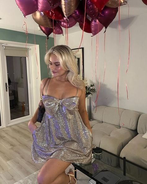 Sophie Murray on Instagram: "happy Galentines 💖💌❤️💕❣️🫶🏼" 21st Birthday Vegas, Sophie Murray, Birthday Vegas, 22 Birthday, 21st Bday Ideas, 22nd Birthday, New Year New Me, 18th Birthday Party, Maid Outfit