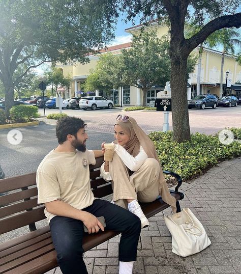 Hijabi Relationship, Muslim Relationship Goals, Modest Ootd, Baddie Lifestyle, Outfits Muslim, Islam Marriage, Couple Goals Teenagers Pictures, Couple Stuff, Hijab Wedding Dress