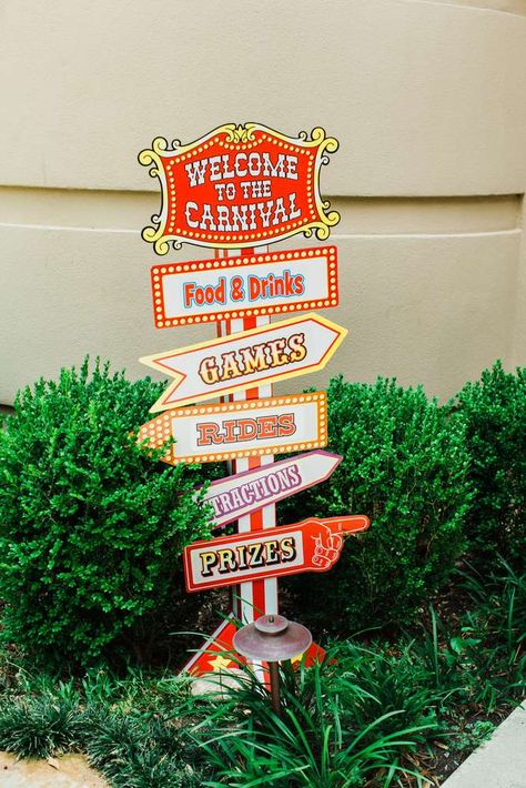 Roman's Circus-Themed First Birthday | CatchMyParty.com The Greatest Showman Decorations, Circus Photoshoot, Vintage Circus Birthday Party, Vintage Circus Theme, Circus Party Decorations, Circus Birthday Party Theme, Fair Theme, Fall Carnival, Carnival Decorations