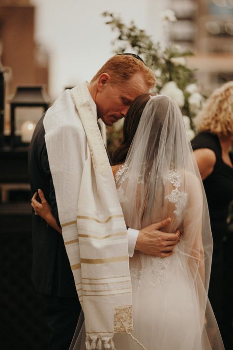 Jewish Wedding Photography, Jewish Wedding Decor, Jewish Wedding Dress, Jewish Wedding Ideas, Jewish Couple, Modern Ketubah, New York Couple, Jewish Wedding Traditions, Gramercy Park Hotel