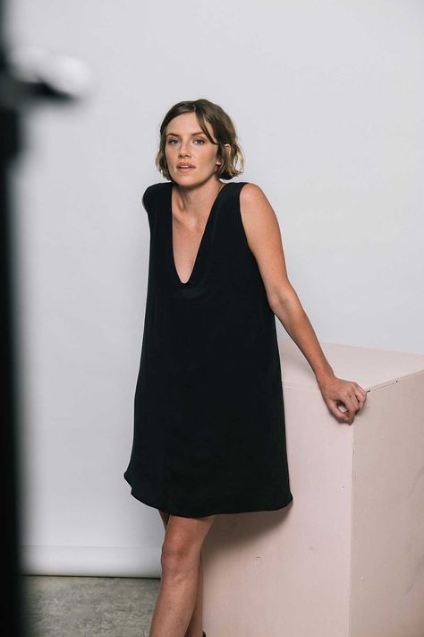 Elizabeth Suzann Elizabeth Suzann, Minimalist Moda, Woman In Black, Easy Dress, Minimal Classic, Minimal Chic, Mode Inspo, Looks Style, Mode Inspiration