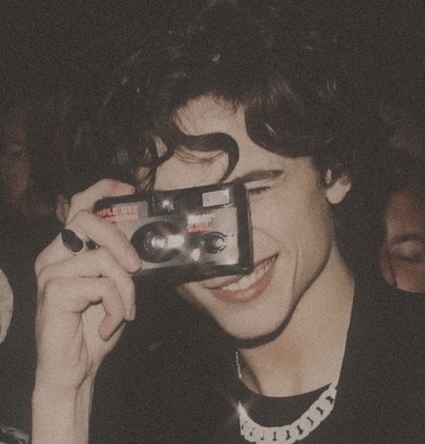 #timotheechalametedit #timothee #chalamet #icon #actor #timotheechalametedit #timotheechalamet #timotheeicon #aesthetic #pfp #pretty #brownaesthetics Pictures At Home, Professional Tips, Professional Photos, Aesthetic Pfp, Timothee Chalamet, A Photo, Laptop, Disney