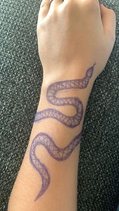 Designer Tattoo Ideas, Contemporary Tattoo, Easy Hand Drawings, Tattoo After Care, Designer Tattoo, Cream Tattoo, Arm Drawing, Inspo Tattoo, Tattoo Designer