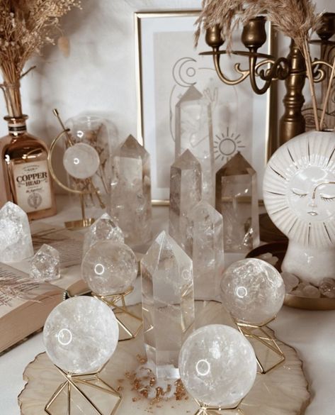 Crystal Meditation Room, Crystal Shop Interior, Barndo Designs, Crystal Setup, Goddess Room, Crystal Healing Room, Crystal Collection Display, Crystal Room Decor, Crystal Room