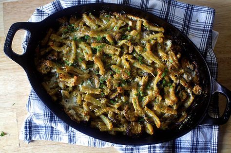 mushroom marsala pasta bake - this is AMAZING. I added chicken, doubled the pasta and sauce ingredients to make about 6 servings. Marsala Pasta Bake, Mushroom Marsala Pasta, Pasta Mushroom, Marsala Pasta, Mushroom Marsala, Mushroom Pasta Bake, Pasta Bake Vegetarian, Marsala Mushrooms, Vegetarian Sauces