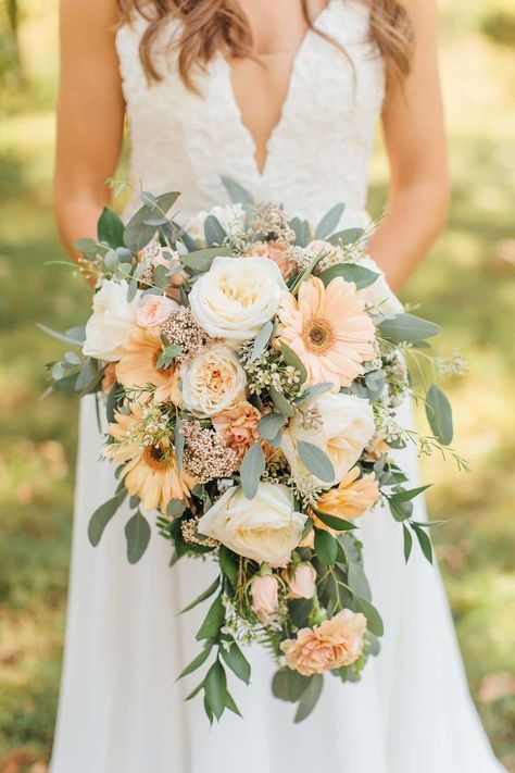 Farmer's Market Style Wedding on a $22K Budget August Wedding, Spring Wedding Flowers, Wedding Flowers Summer, June Wedding, September Wedding, Floral Ideas, Peach Wedding, Wholesale Flowers, Wedding Flower Arrangements