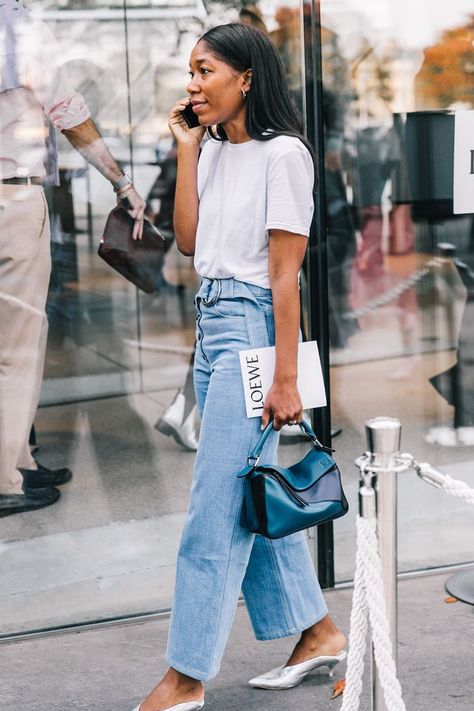 white shirt and jeans outfit Diner Outfits, Stylish Denim Outfits, White Tees Outfit, Casual Outfits For Girls, Dinner Outfit Summer, Dinner Outfit Casual, Elegantes Outfit Damen, Outfit Planner, Denim Outfits