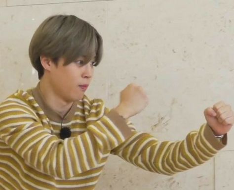 Jimin Funny Face, Funny Face Photo, Bts Reaction, Bts Meme Faces, Bts Reactions, Jimin Funny, Reaction Face, Bts Funny Moments, Bts Meme