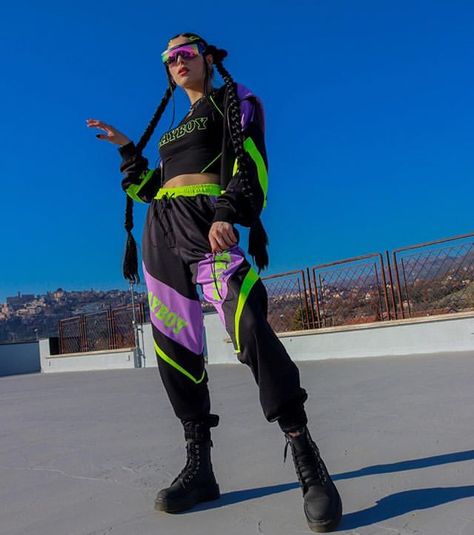 Futuristic Cyberpunk Fashion, Cyberpunk Aesthetic Outfit, Cyberpunk Photoshoot, Futuristic Outfits, Punk Mode, Bold Clothing, Cyberpunk Outfit, Rave Fits, Festival Clothes