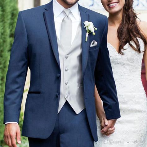 Blue Wedding Suit Groom, Navy Blue Suit Wedding, Wedding Suits Men Blue, Blue Groomsmen Suits, Groom Blue Suit, Blue Groomsmen, Navy Groom, Navy Suit Wedding, Groom And Groomsmen Suits