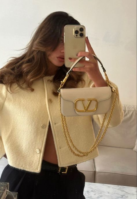 White Valentino Bag, Valentino White Bag, Valentino Bag Aesthetic, Valentino Bag Outfit, Valentino Aesthetic, Valentino Purse, Classy Purses, Valentino Bag, My Style Bags