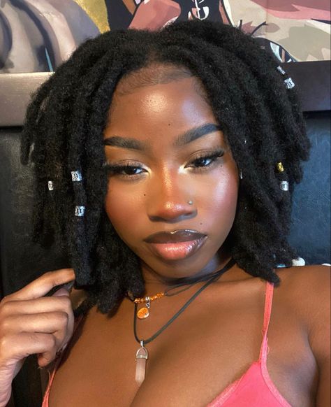 Maquillage Yeux Cut Crease, Pretty Dark Skin, Short Locs Hairstyles, Makeup For Black Skin, Brown Skin Makeup, Dark Skin Beauty, Cute Makeup Looks, Dark Skin Makeup, American Woman