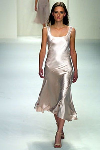 Calvin Klein Collection Spring 2003 Ready-to-Wear Collection - Vogue Calvin Klein Slip, Calvin Klein Vintage, High Fashion Runway, Vintage Runway, Silk Satin Dress, Calvin Klein Collection, Design Clothes, Fashion Capsule, Vintage Vogue