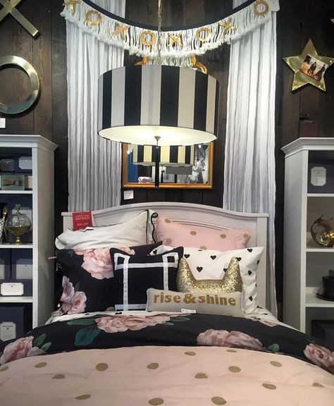 Inspired by PBteen's Emily and Merritt collection Teenager Bedroom, Emily And Meritt, Bedrooms Ideas, Teen Decor, Teenage Bedroom, Room Redo, Pottery Barn Teen, Girls Room, Girl's Room