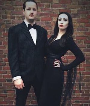 75 Easy DIY Couples Halloween Costumes Couples Costumes Creative, Meme Costume, Addams Familie, Nurse Halloween Costume, Halloween Costumes Diy Couples, Unique Couple Halloween Costumes, Diy Couples Costumes, Best Couples Costumes, Movie Halloween Costumes