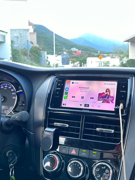 Car Aesthetic Taylor Swift, Taylor Swift Playing In Car, Taylor Swift Driving Car, Listening To Music In The Car, Taylor Swift Listening To Music, Music In Car Aesthetic, Listening To Taylor Swift Aesthetic, Taylor Swift In The Car, Music In The Car Aesthetic