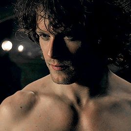 Sam Heughan, SamCait, Outlander, and a sprinkling of other things Sam Heughan Gay, Sam Heughan Shirtless, Jamie Fraser Outlander, Claire Fraser, Jamie And Claire, Jamie Fraser, Sam Heughan, Outlander, Gif