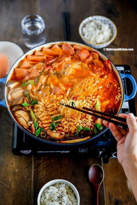 Korean Army Stew, Budae Jjigae, Koreansk Mad, Korean Army, Korean Kitchen, Andong, Korean Cooking, Korean Dishes, Asian Cooking